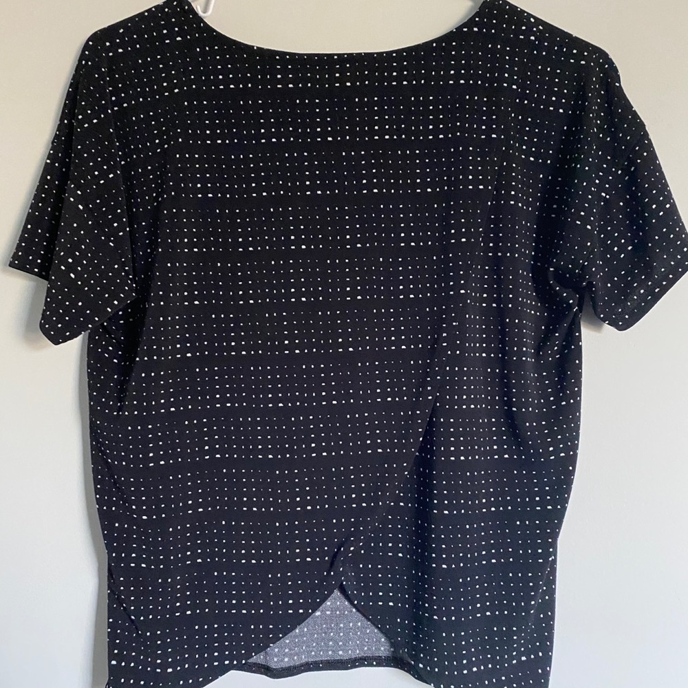Black top - Picture 2 of 2